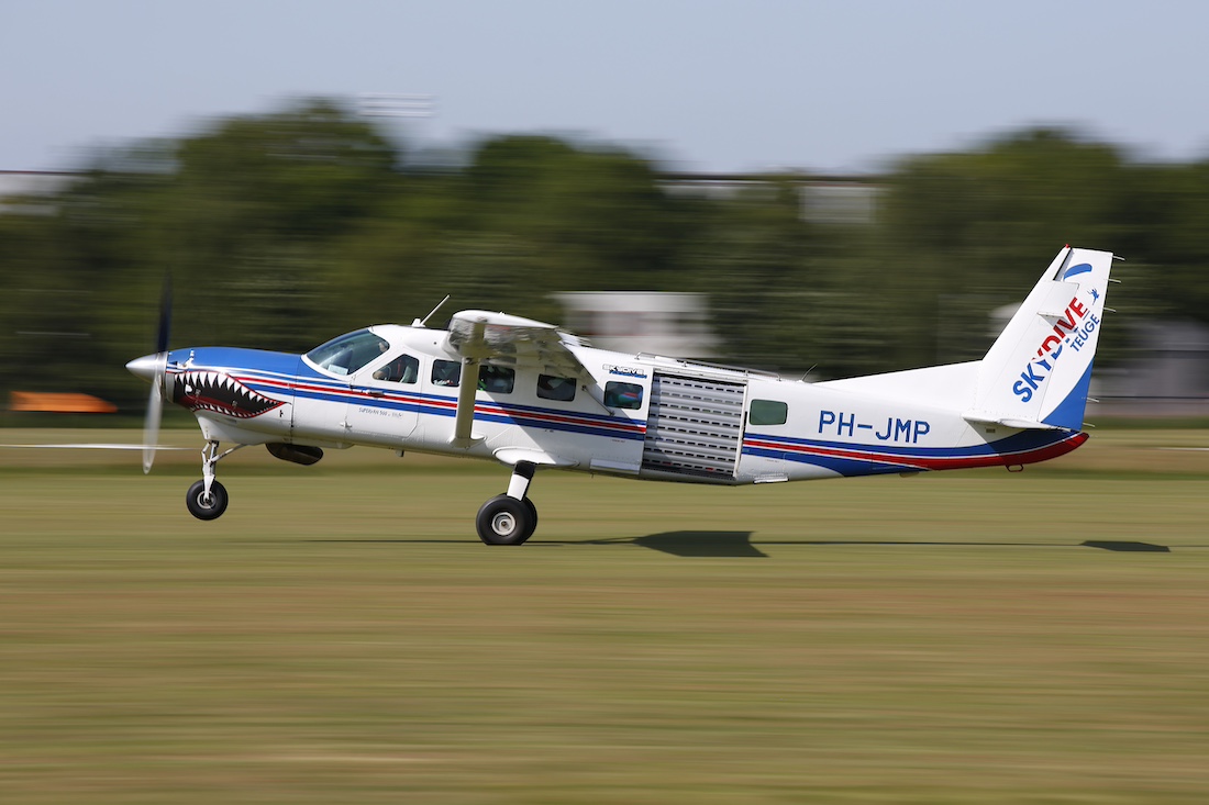 Cessna 208 Panningshot<span class="rmp-archive-results-widget "><i class=" rmp-icon rmp-icon--ratings rmp-icon--star rmp-icon--full-highlight"></i><i class=" rmp-icon rmp-icon--ratings rmp-icon--star rmp-icon--full-highlight"></i><i class=" rmp-icon rmp-icon--ratings rmp-icon--star rmp-icon--full-highlight"></i><i class=" rmp-icon rmp-icon--ratings rmp-icon--star rmp-icon--half-highlight js-rmp-replace-half-star"></i><i class=" rmp-icon rmp-icon--ratings rmp-icon--star "></i> <span>3.5 (2)</span></span>